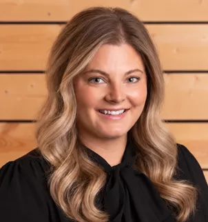 profile-photo-lauren-carpentar-paradigm-leadership-team-302x322