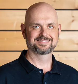 profile-photo-travis-cogdill-paradigm-leadership-team-302x322